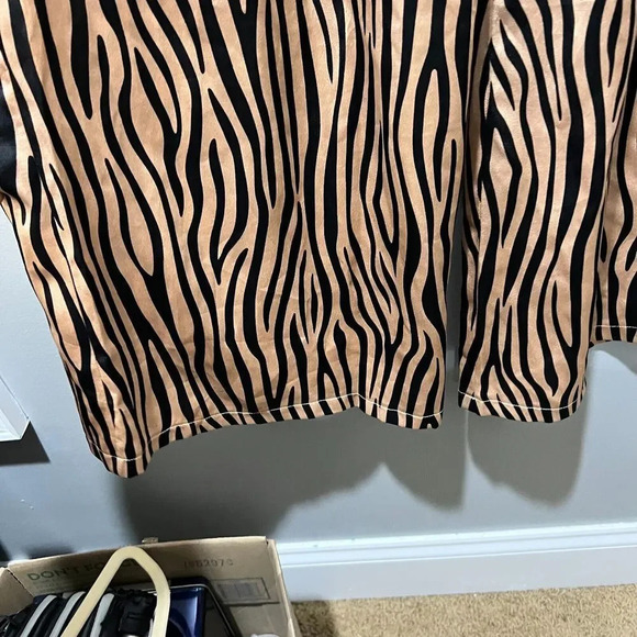 Fashion Nova Womens Brown Tiger Print Wide Leg Pants Small High Waist Pockets - Picture 12 of 15